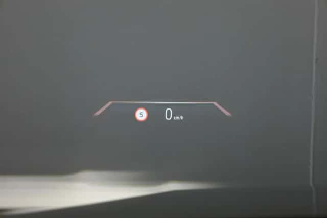 BMW iX (2025) thumbnail 14