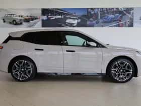 BMW iX (2025) thumbnail 3