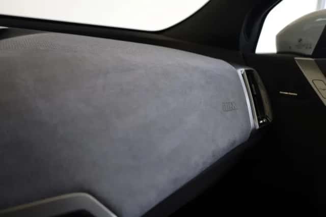 BMW iX (2025) thumbnail 22