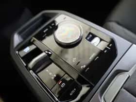 BMW iX (2025) thumbnail 22