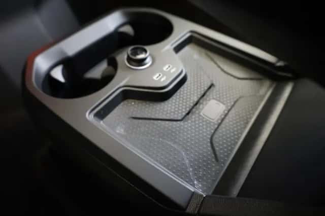 BMW iX (2025) thumbnail 24