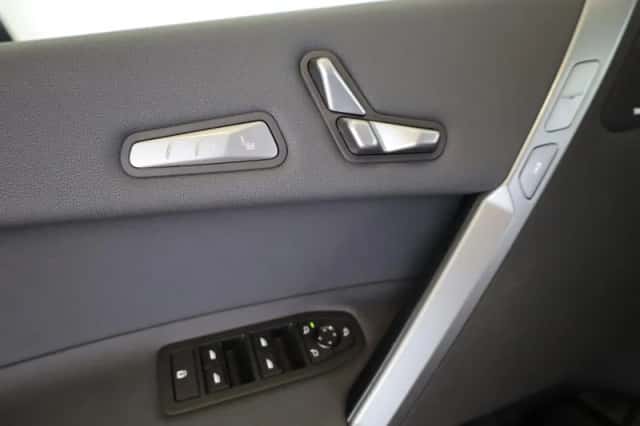 BMW iX (2025) thumbnail 29