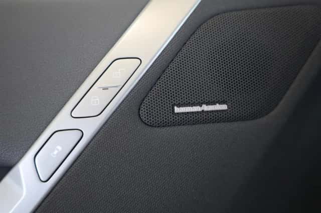 BMW iX (2025) thumbnail 30