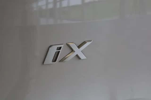 BMW iX (2025) thumbnail 32
