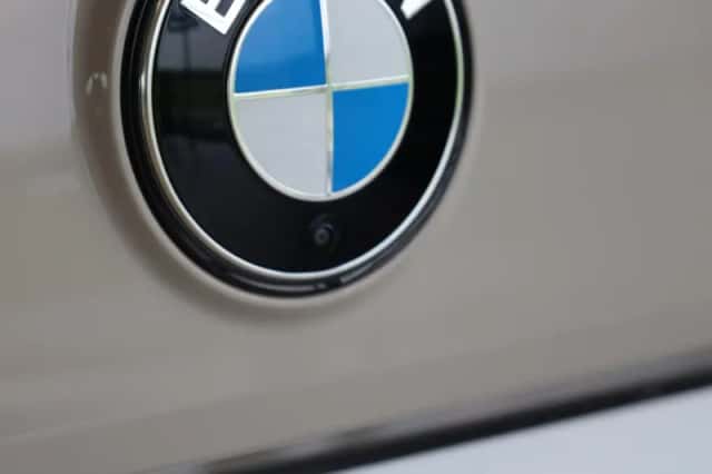 BMW iX (2025) thumbnail 33
