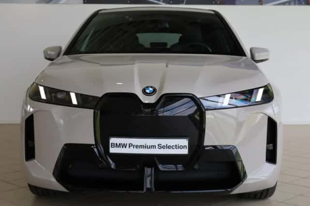BMW iX (2025) thumbnail 5