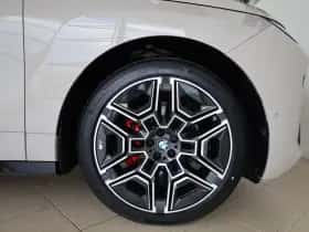 BMW iX (2025) thumbnail 6