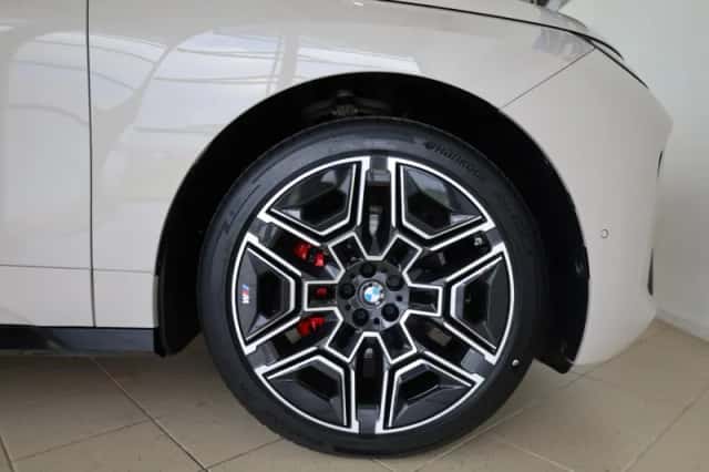 BMW iX (2025) thumbnail 7