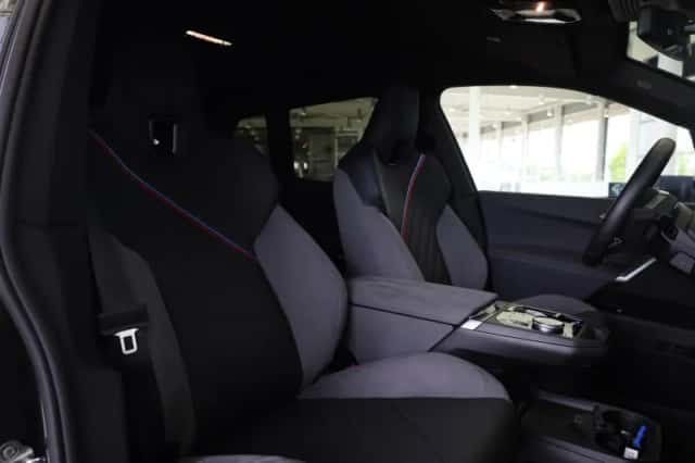 BMW iX (2025) thumbnail 9