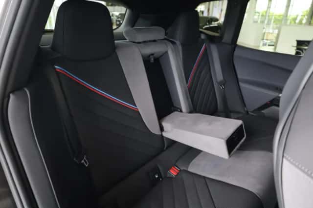 BMW iX (2025) thumbnail 10
