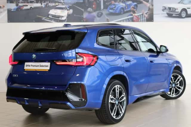 BMW iX1 (2023) thumbnail 2