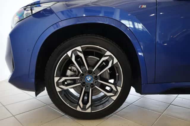BMW iX1 (2023) thumbnail 6