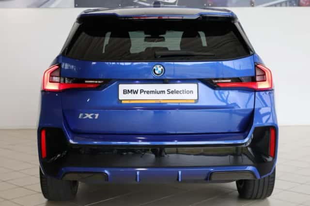 BMW iX1 (2023) thumbnail 6