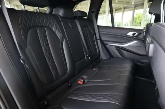 BMW X5 (2023) thumbnail 10
