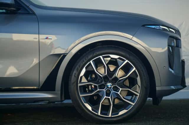 BMW X7 (2026) thumbnail 7