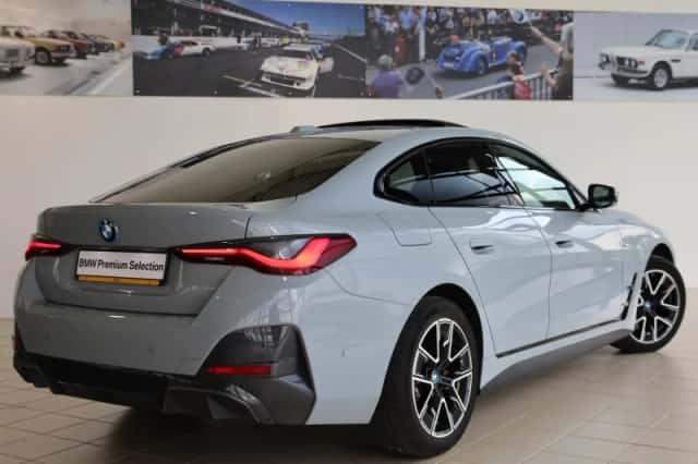 BMW i4 (2023) thumbnail 2