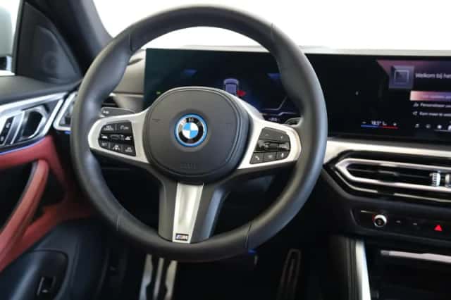 BMW i4 (2023) thumbnail 11