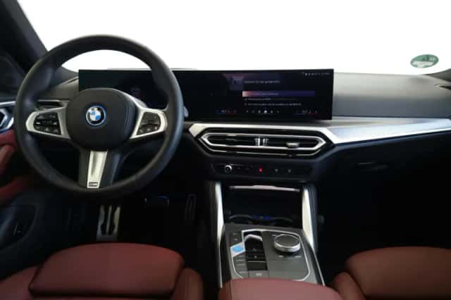 BMW i4 (2023) thumbnail 12