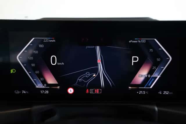 BMW i4 (2023) thumbnail 13