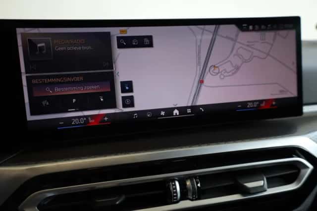 BMW i4 (2023) thumbnail 16