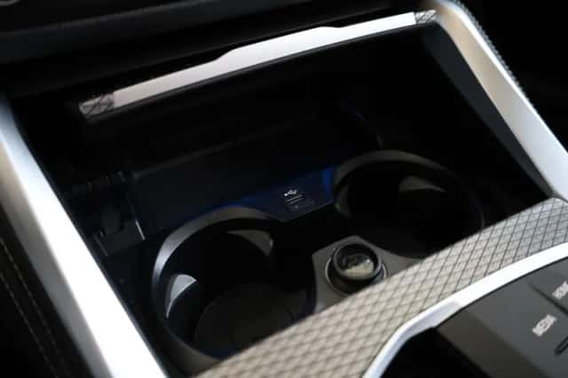 BMW i4 (2023) thumbnail 21