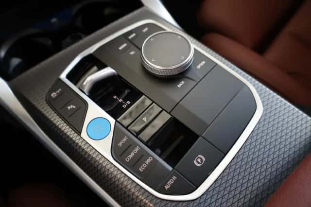 BMW i4 (2023) thumbnail 22