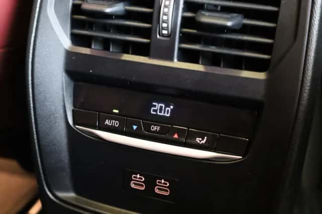 BMW i4 (2023) thumbnail 23
