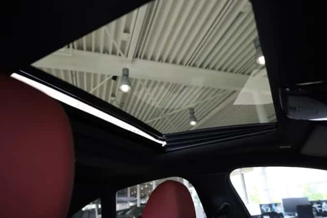 BMW i4 (2023) thumbnail 27