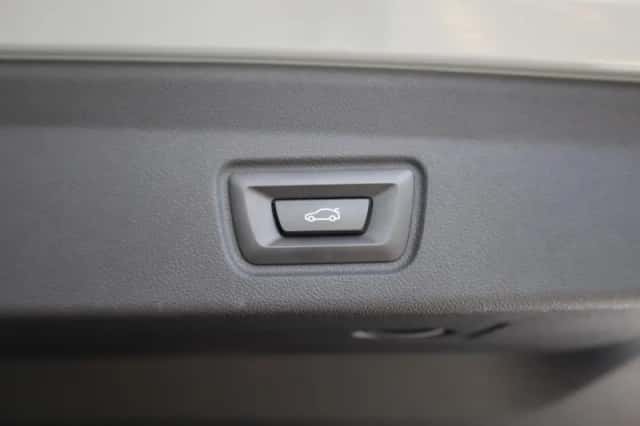 BMW i4 (2023) thumbnail 30