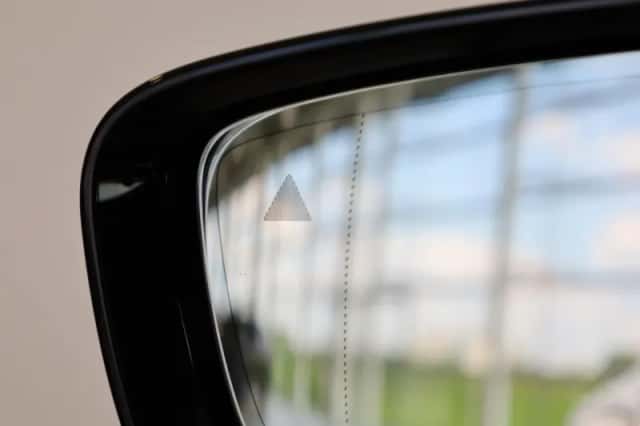 BMW i4 (2023) thumbnail 31