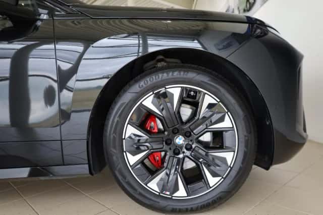 BMW iX (2025) thumbnail 6