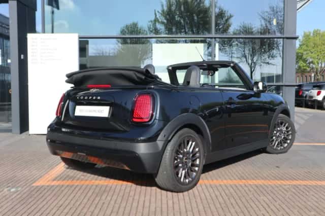 MINI Cabrio (2025) thumbnail 2