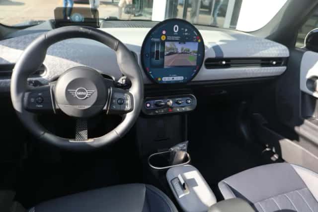 MINI Cabrio (2025) thumbnail 12