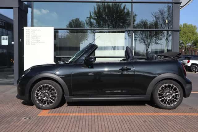MINI Cabrio (2025) thumbnail 3