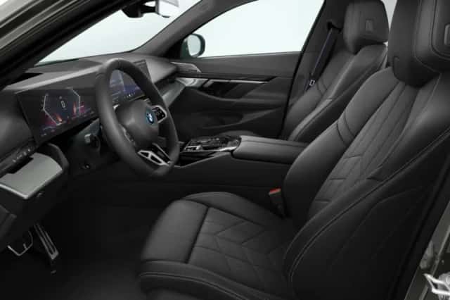 BMW i5 (2026) thumbnail 4