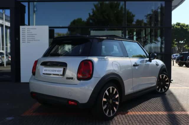 MINI Electric (2021) thumbnail 2