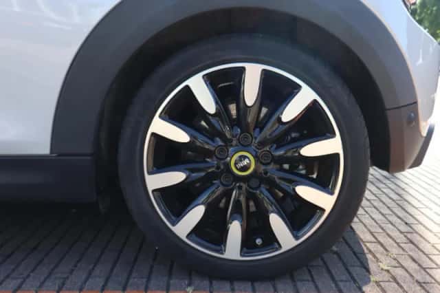MINI Electric (2021) thumbnail 5
