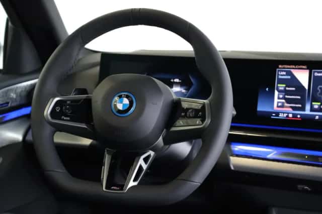 BMW i5 (2026) thumbnail 11