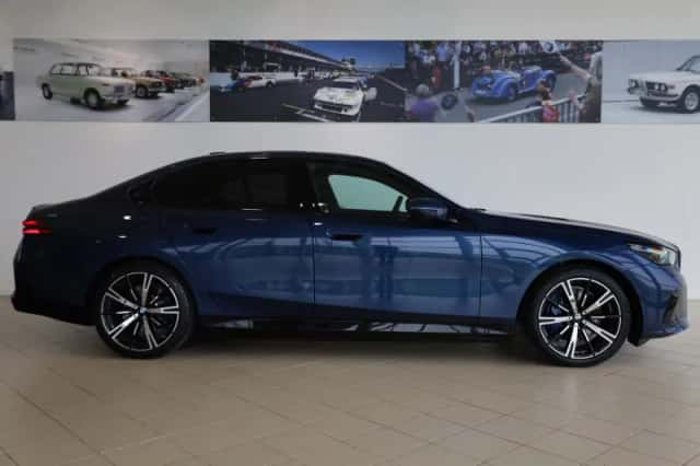 BMW i5 (2026) thumbnail 3