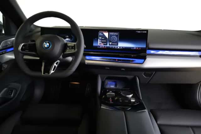 BMW i5 (2026) thumbnail 10
