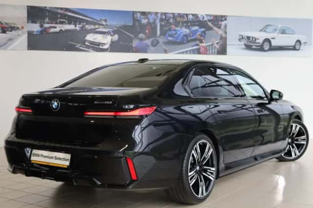BMW i7 (2026) thumbnail 2