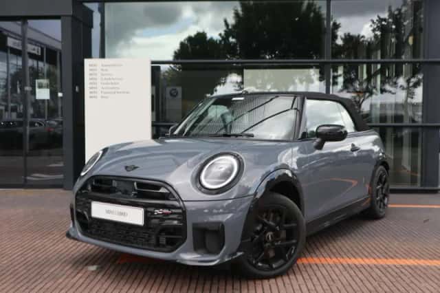 MINI Cabrio (2026) thumbnail 2