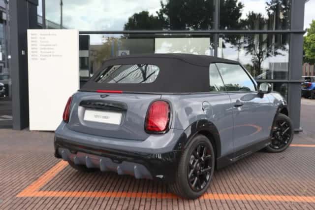 MINI Cabrio (2026) thumbnail 3