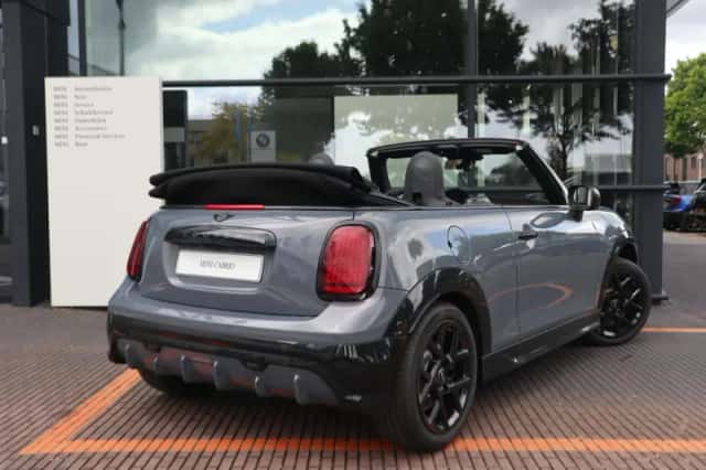 MINI Cabrio (2026) thumbnail 4