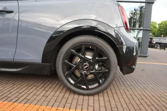 MINI Cabrio (2026) thumbnail 6