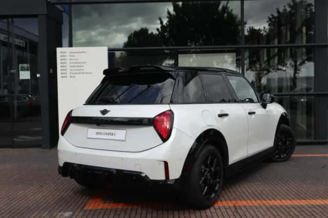 MINI Cooper (2026) thumbnail 2