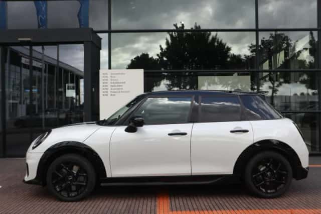 MINI Cooper (2026) thumbnail 3