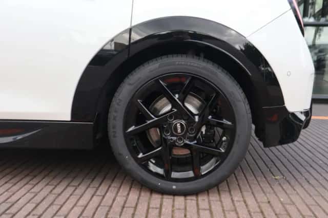 MINI Cooper (2026) thumbnail 6