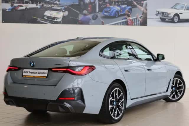 BMW i4 (2023) thumbnail 2