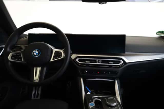 BMW i4 (2023) thumbnail 11